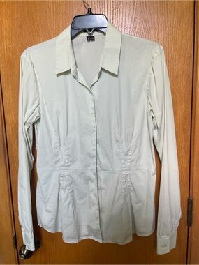 Theory Classic Light Green Button-Front Shirt, size M